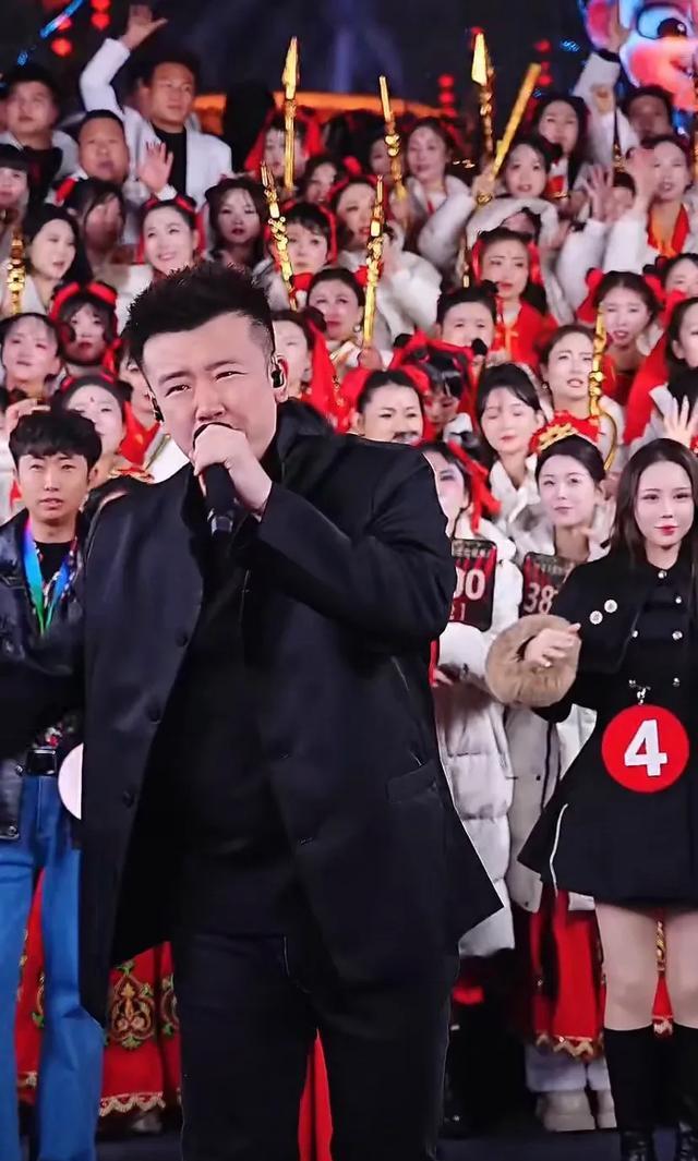开云-夺冠首场状态出色,德国队观众沸腾!,莱万多夫斯基重返赛场气势如虹延续的简单介绍-开云